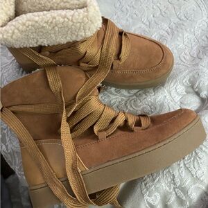 Warm sherling boots Brand neww